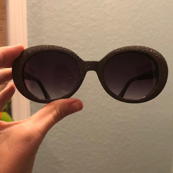 CLOUT GOGGLES 😎 - Picture 8 of 14